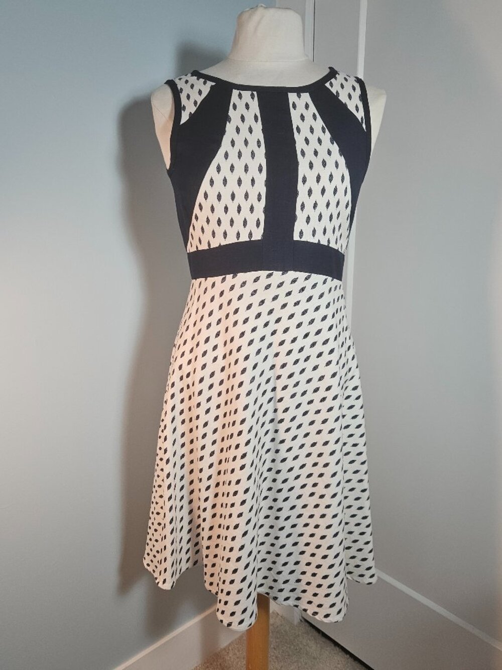 IVANKA TRUMP A-LINE SLEEVELESS COLORBLOCK DRESS, SIZE 6